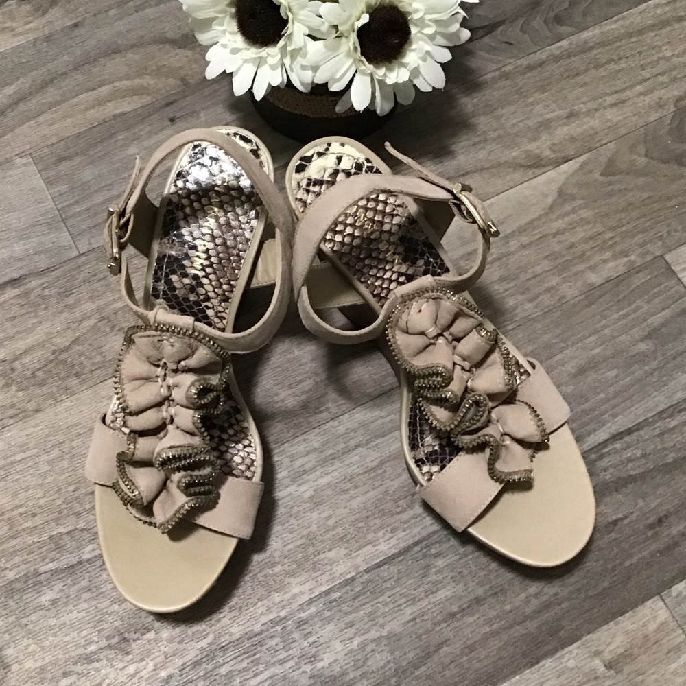 Wedge Natural Sandals Gianni Bini